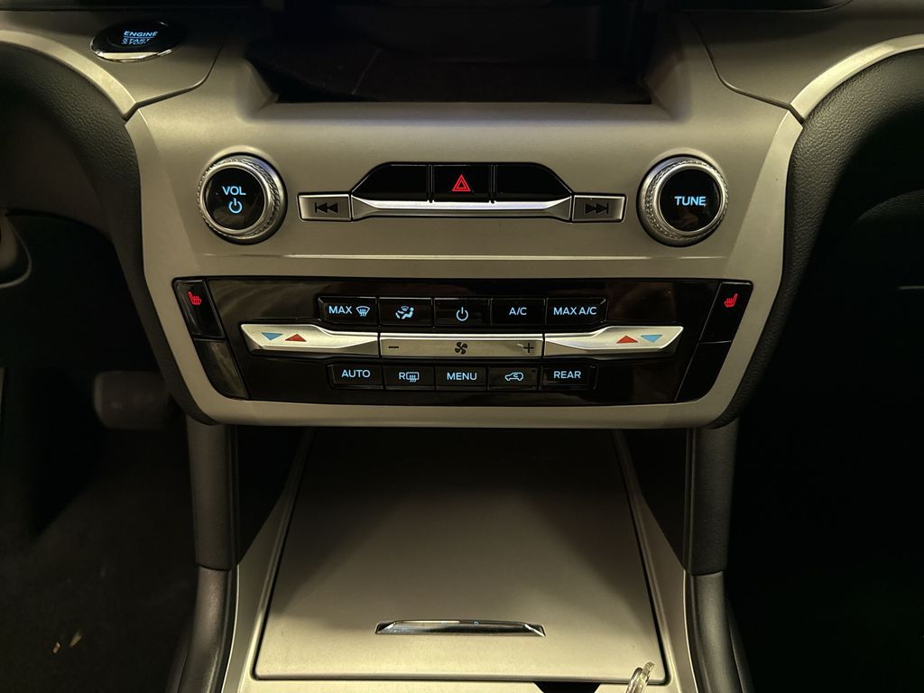 Thumbnail: 2023 Ford Explorer - 24