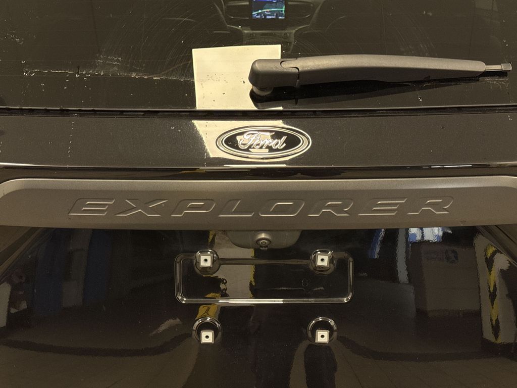Thumbnail: 2022 Ford Explorer - 7