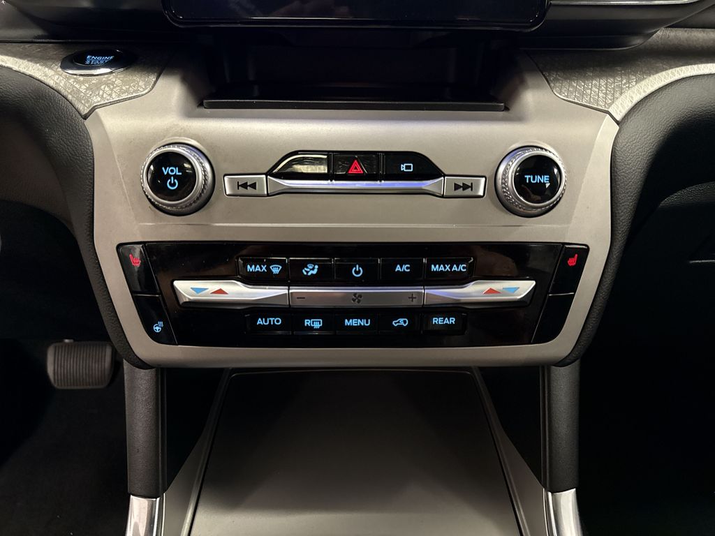 Thumbnail: 2022 Ford Explorer - 27