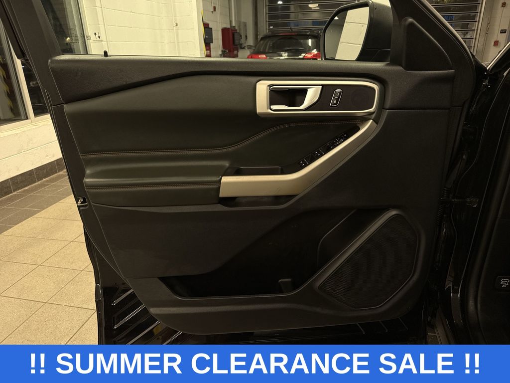 Thumbnail: 2022 Ford Explorer - 32