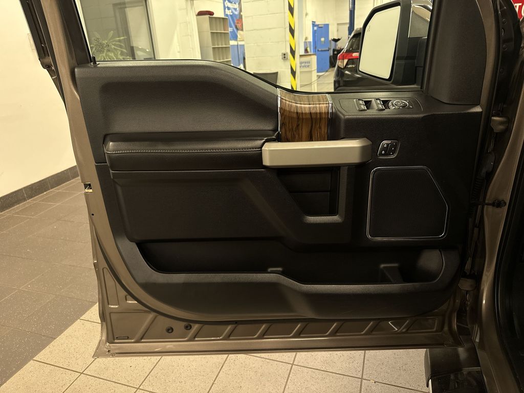 Thumbnail: 2018 Ford F-150 - 32