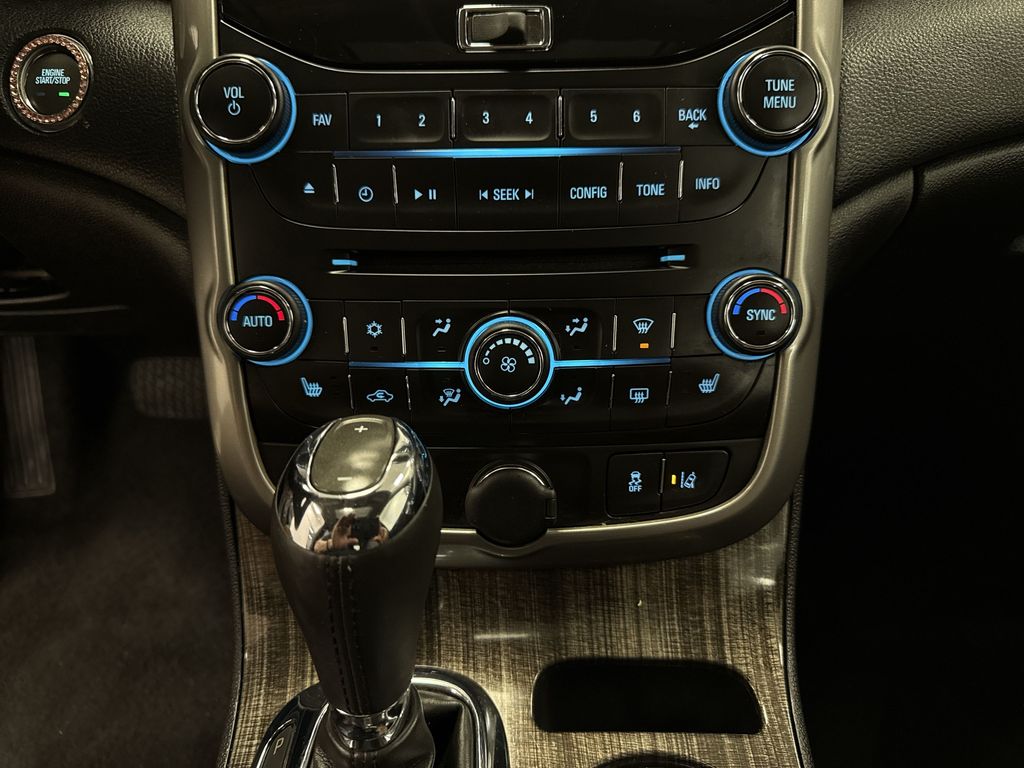 Thumbnail: 2015 Chevrolet Malibu - 23