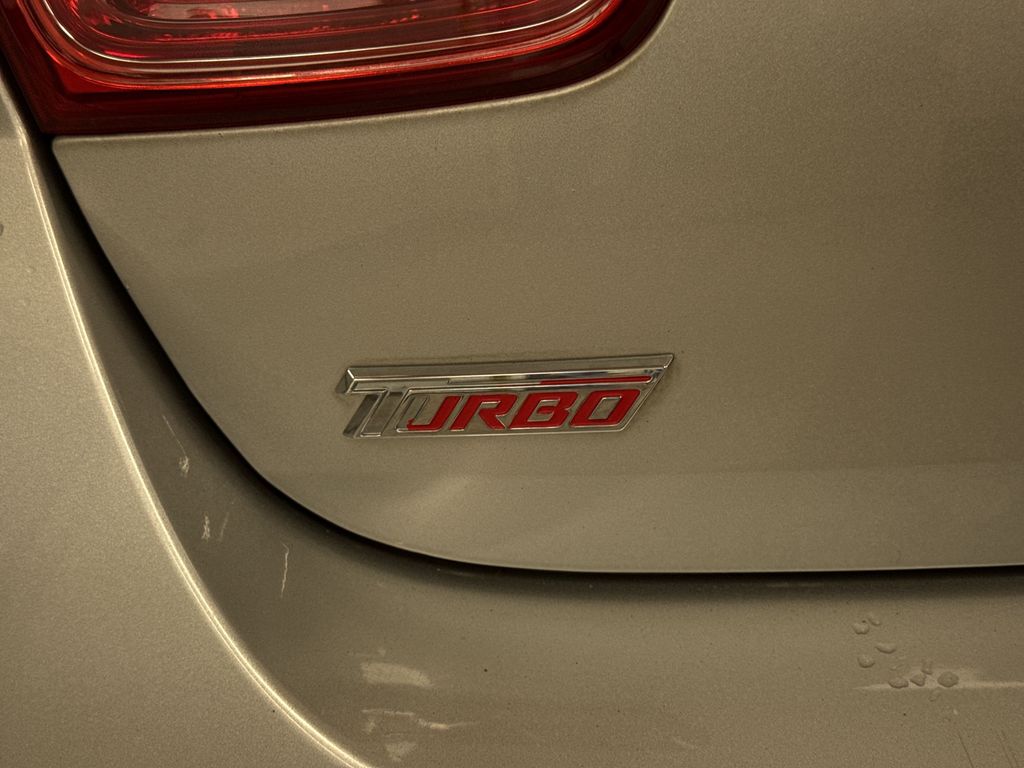 Thumbnail: 2015 Chevrolet Malibu - 6