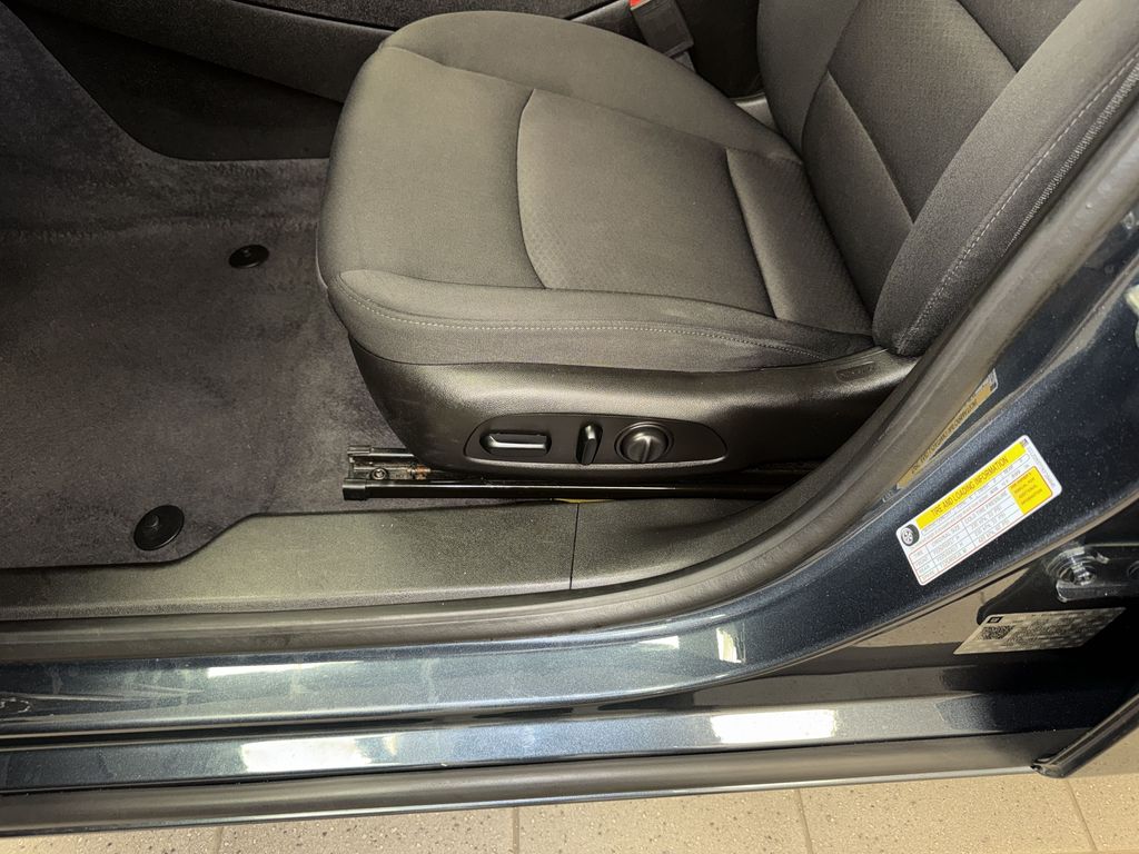 Thumbnail: 2019 Chevrolet Malibu - 26