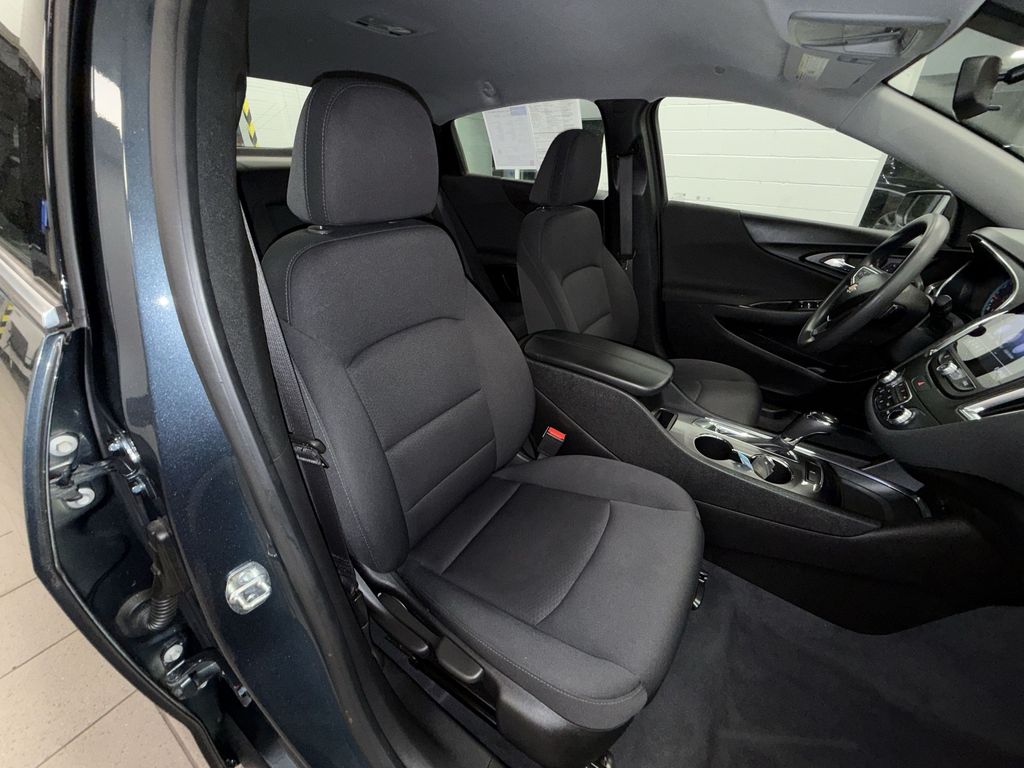 Thumbnail: 2019 Chevrolet Malibu - 9