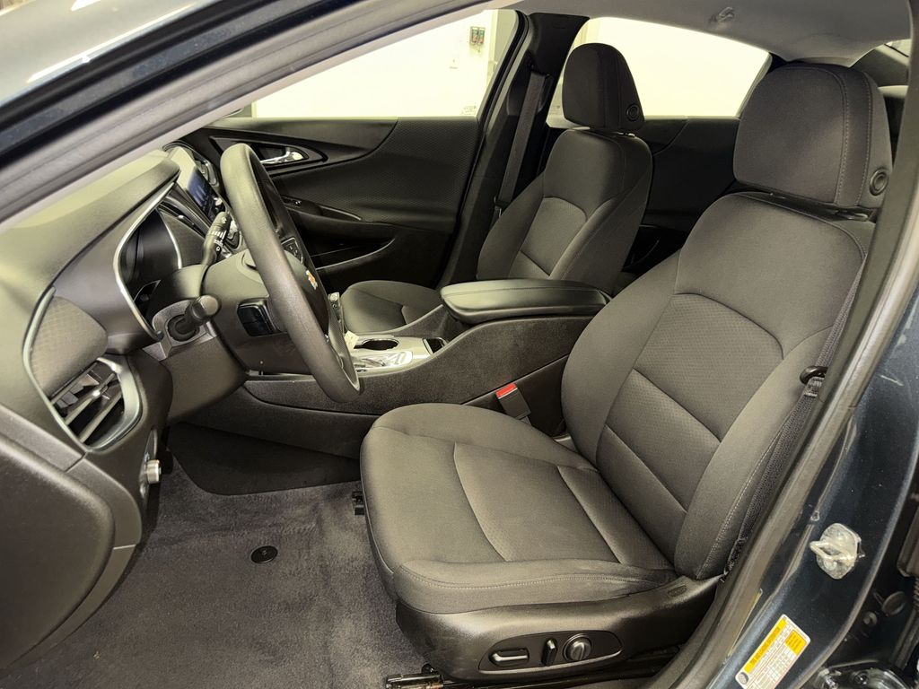 Thumbnail: 2019 Chevrolet Malibu - 8