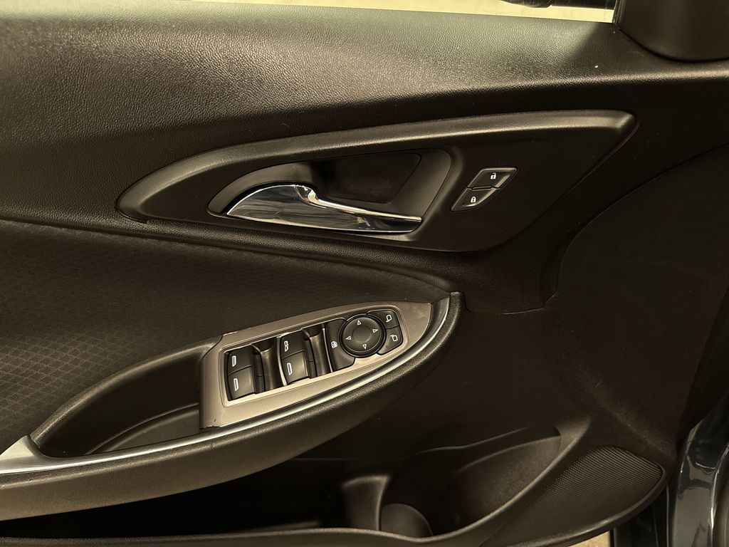 Thumbnail: 2019 Chevrolet Malibu - 25