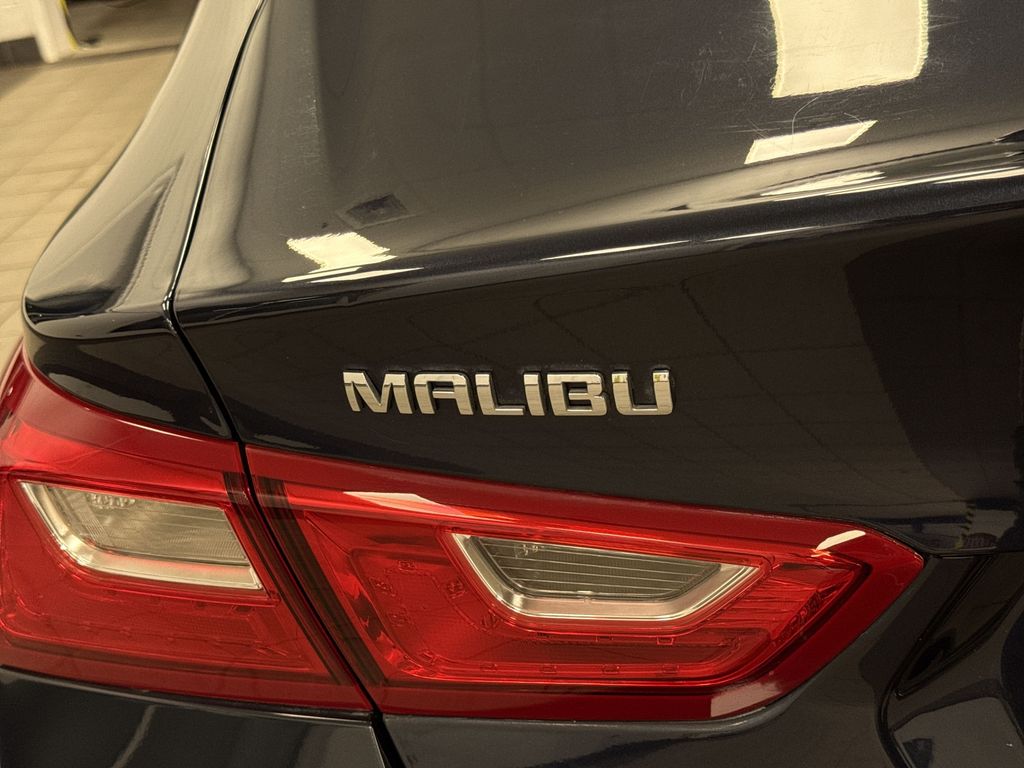 Thumbnail: 2016 Chevrolet Malibu - 27