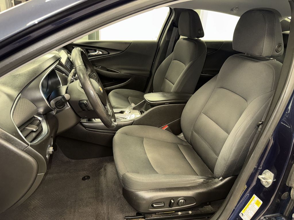 Thumbnail: 2016 Chevrolet Malibu - 8