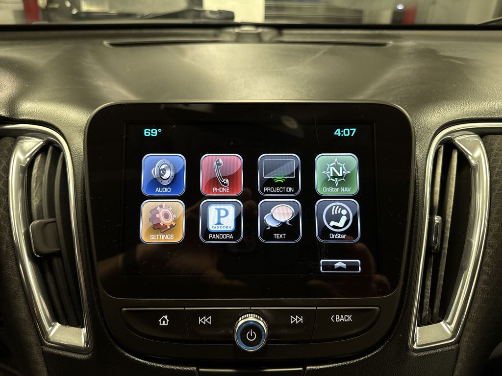 Thumbnail: 2016 Chevrolet Malibu - 11