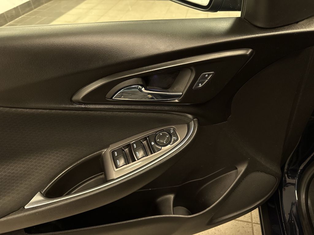 Thumbnail: 2016 Chevrolet Malibu - 24