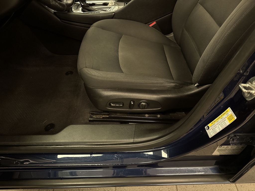 Thumbnail: 2016 Chevrolet Malibu - 25