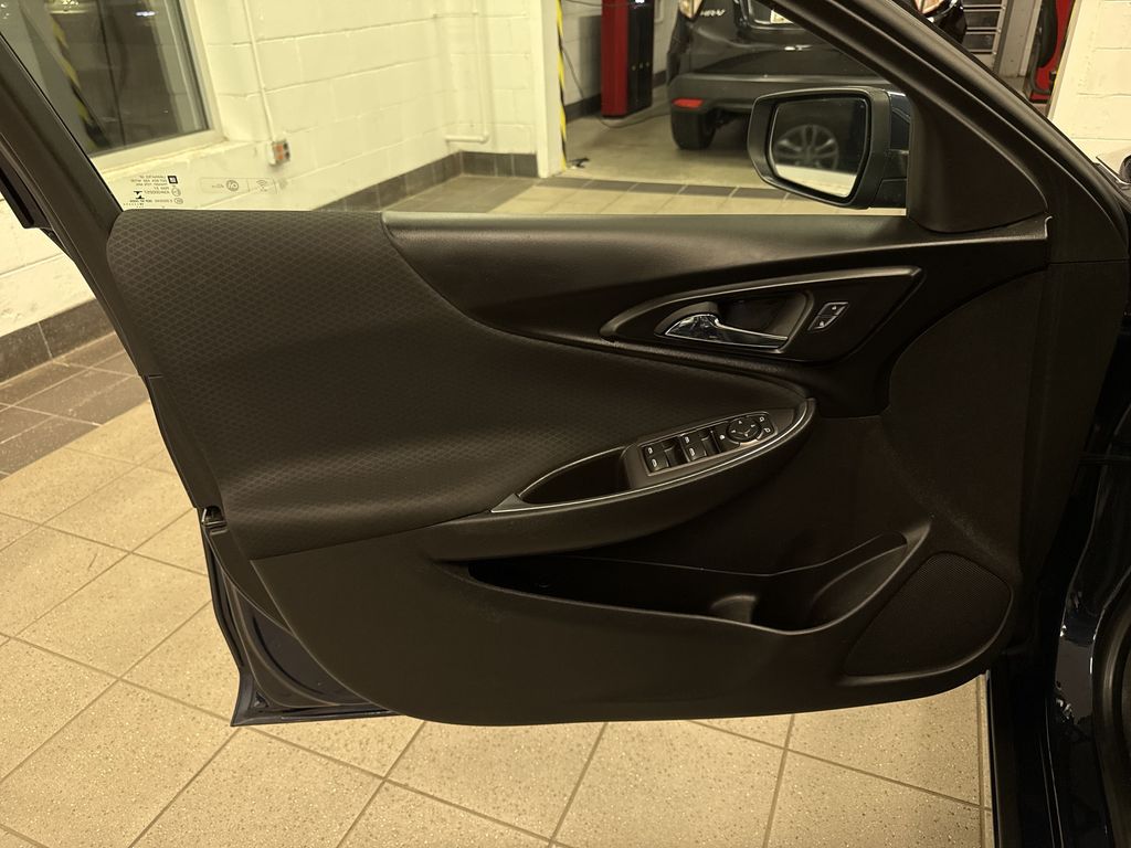 Thumbnail: 2016 Chevrolet Malibu - 31