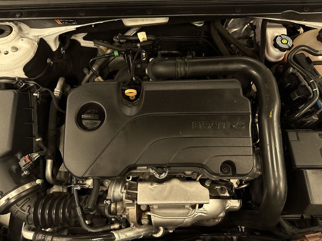 Thumbnail: 2021 Chevrolet Malibu - 8