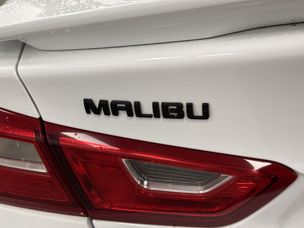 Thumbnail: 2021 Chevrolet Malibu - 6