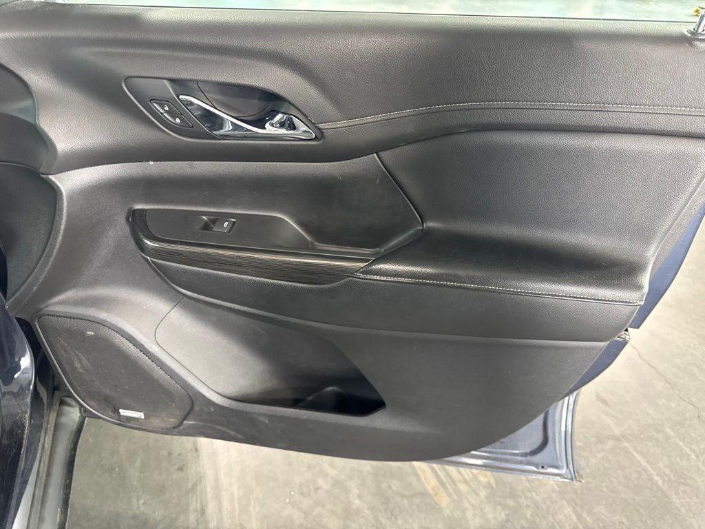 Thumbnail: 2019 GMC Acadia - 19