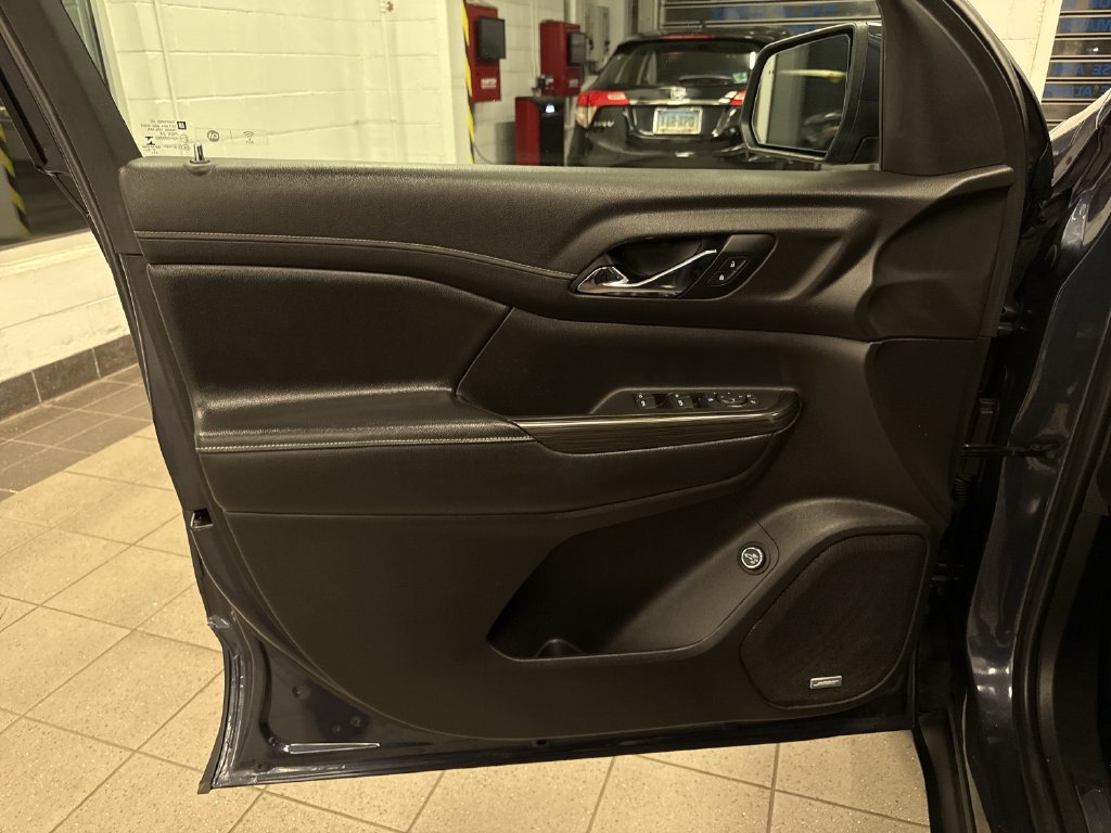 Thumbnail: 2019 GMC Acadia - 3