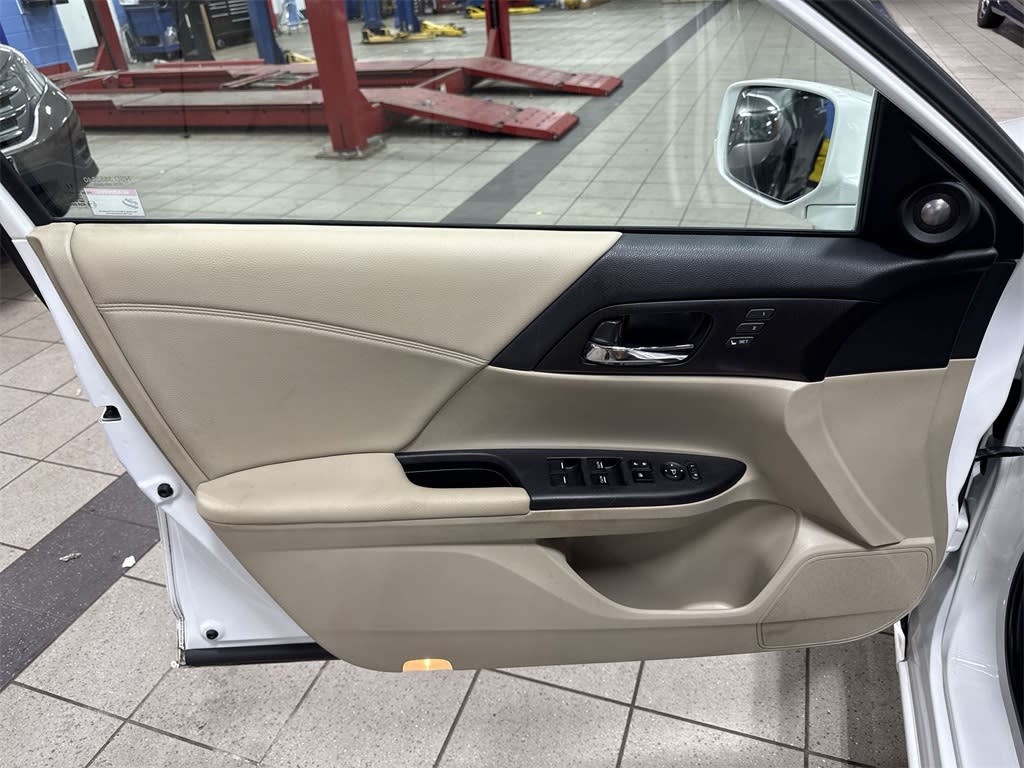 Thumbnail: 2015 Honda Accord - 33