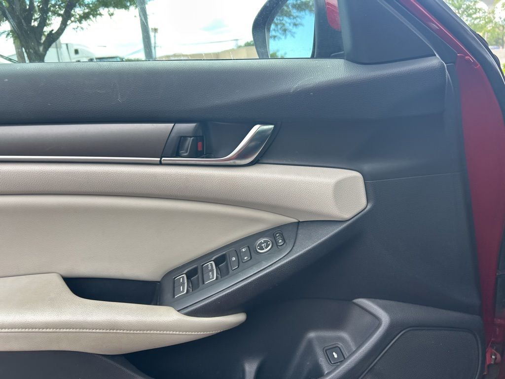 Thumbnail: 2018 Honda Accord - 15