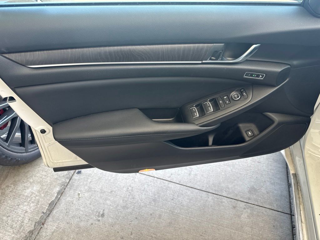 Thumbnail: 2019 Honda Accord - 17