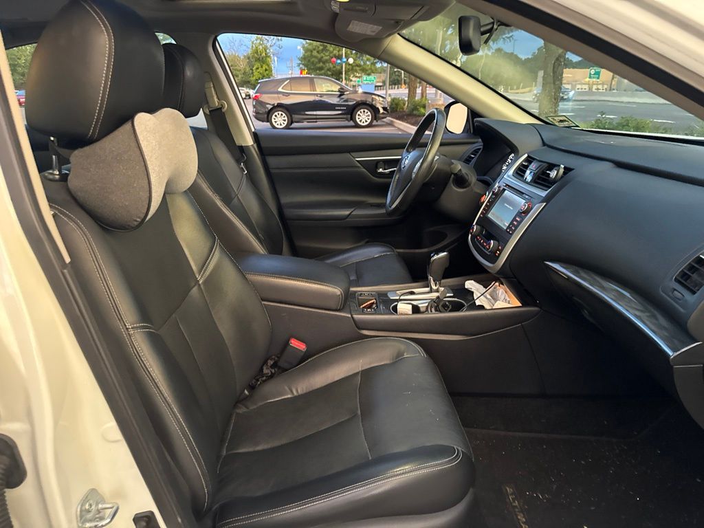 Thumbnail: 2016 Nissan Altima - 9