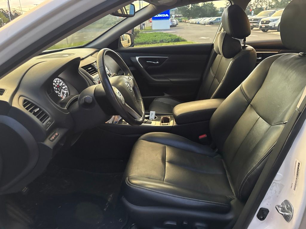 Thumbnail: 2016 Nissan Altima - 8
