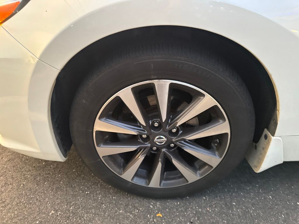 Thumbnail: 2016 Nissan Altima - 6