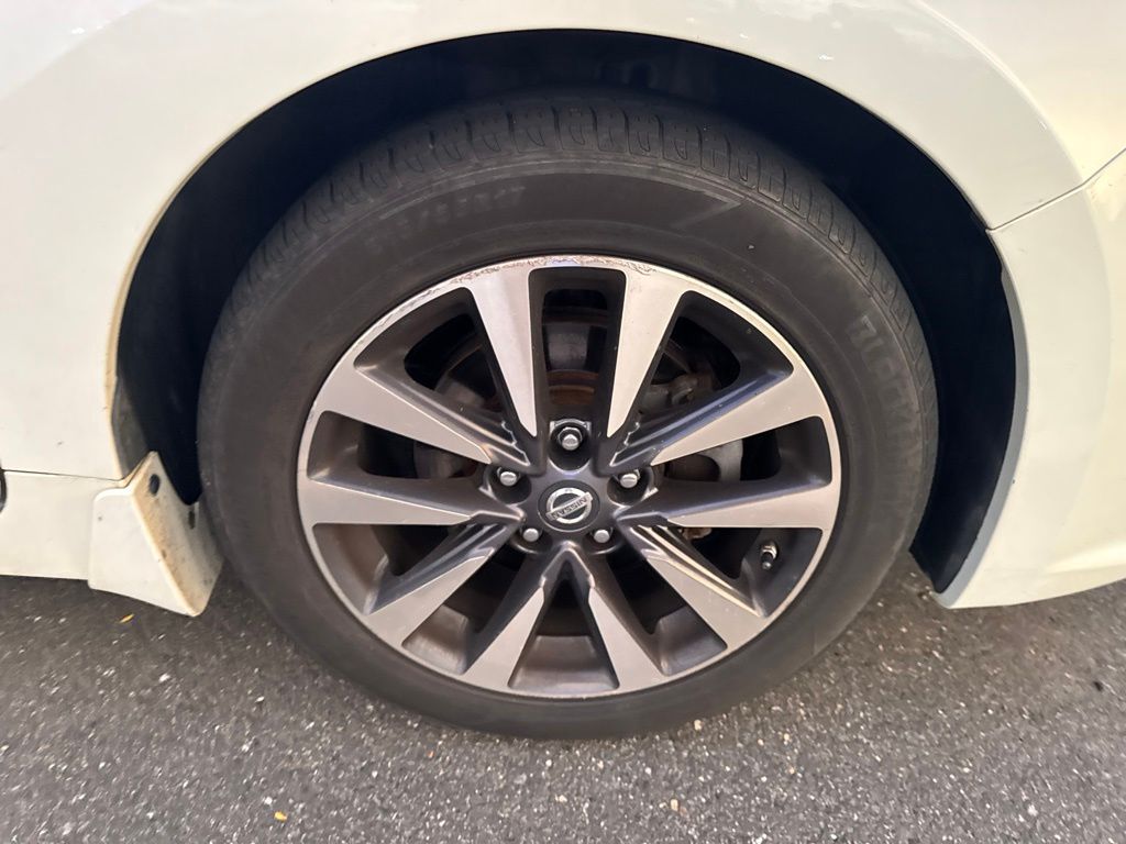 Thumbnail: 2016 Nissan Altima - 25