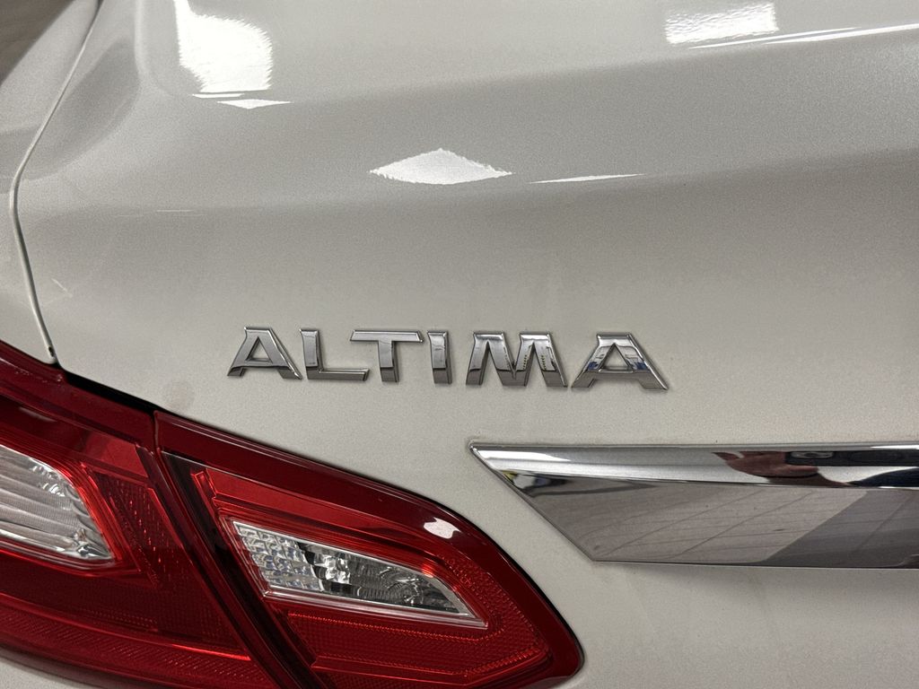 Thumbnail: 2016 Nissan Altima - 30