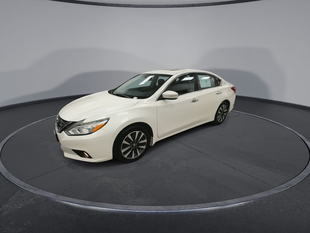 Thumbnail: 2016 Nissan Altima - 18