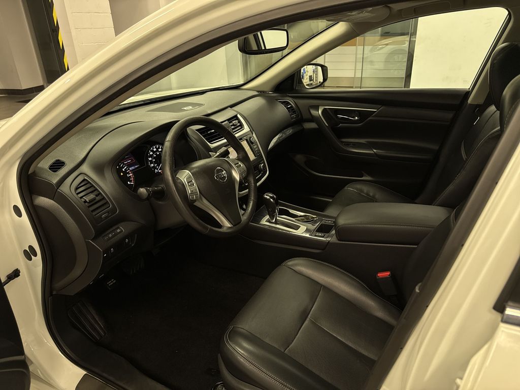 Thumbnail: 2016 Nissan Altima - 8