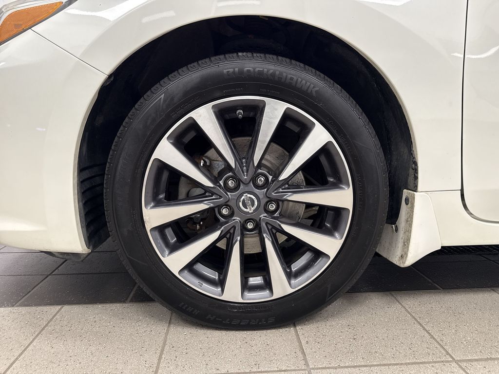 Thumbnail: 2016 Nissan Altima - 6