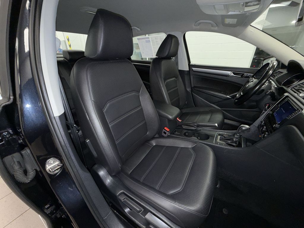 Thumbnail: 2017 Volkswagen Passat - 8