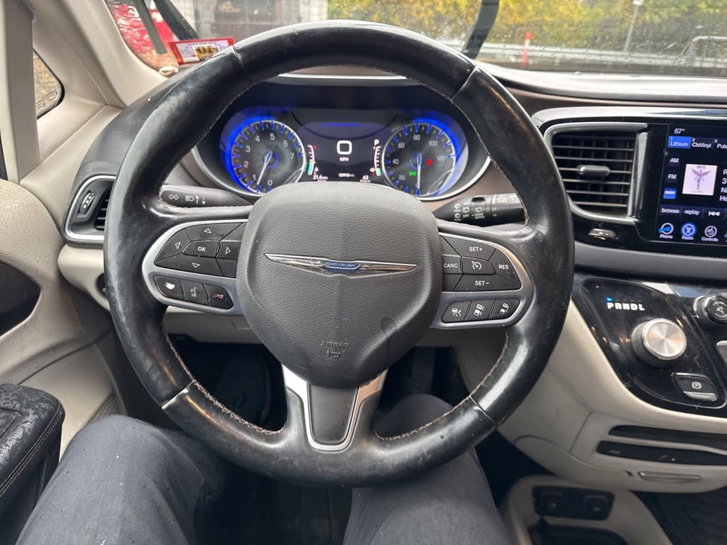 Thumbnail: 2017 Chrysler Pacifica - 2