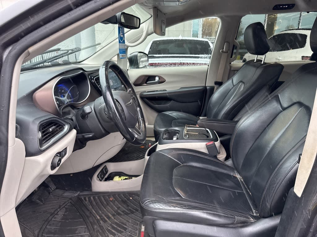 Thumbnail: 2017 Chrysler Pacifica - 9