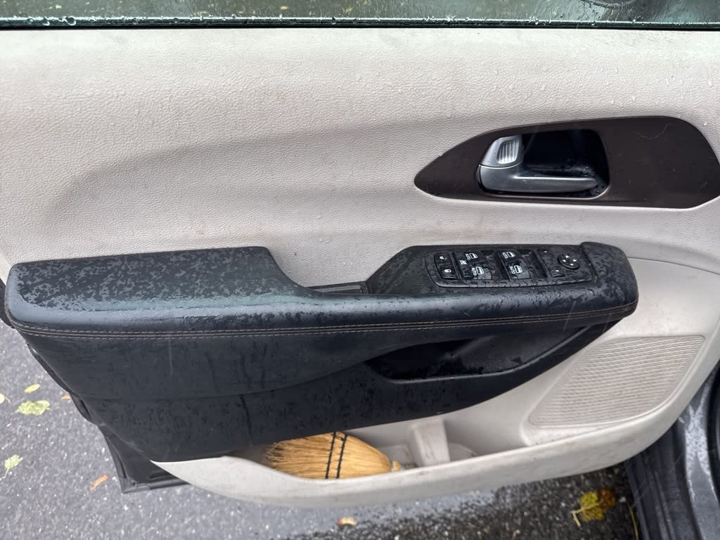 Thumbnail: 2017 Chrysler Pacifica - 17