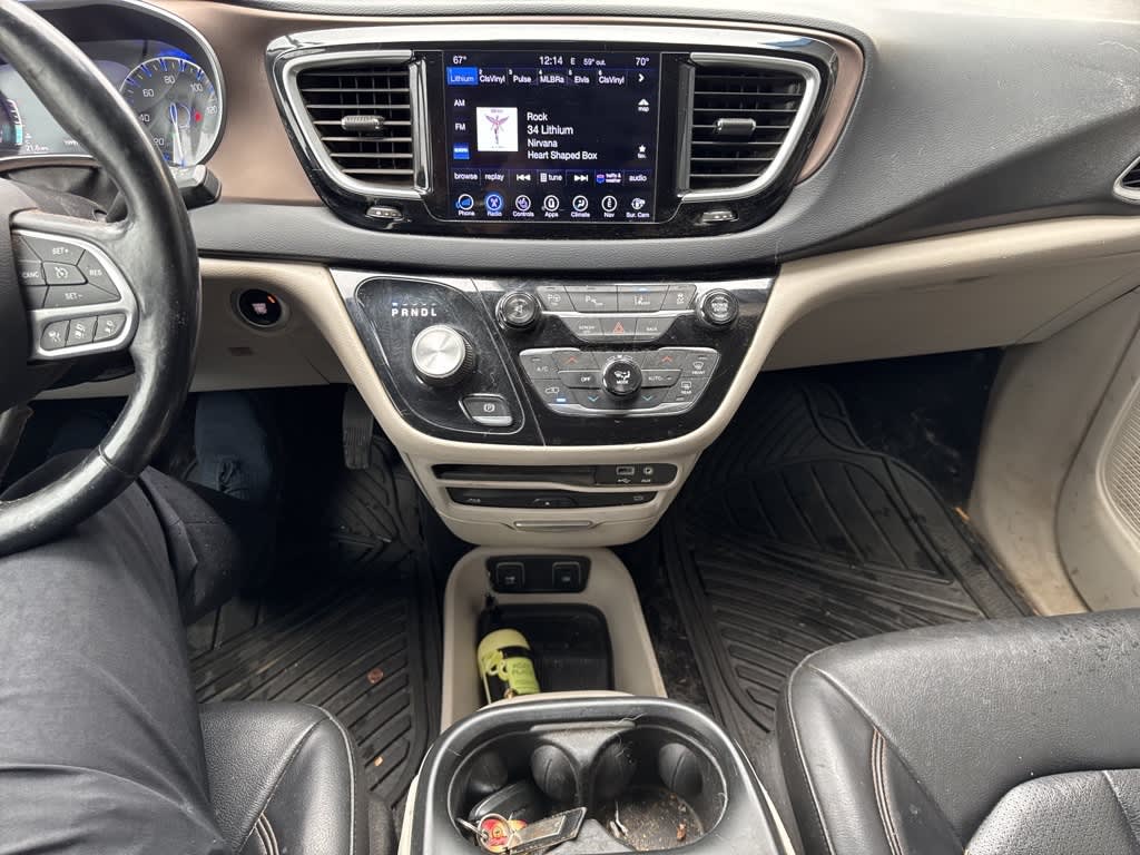 Thumbnail: 2017 Chrysler Pacifica - 13