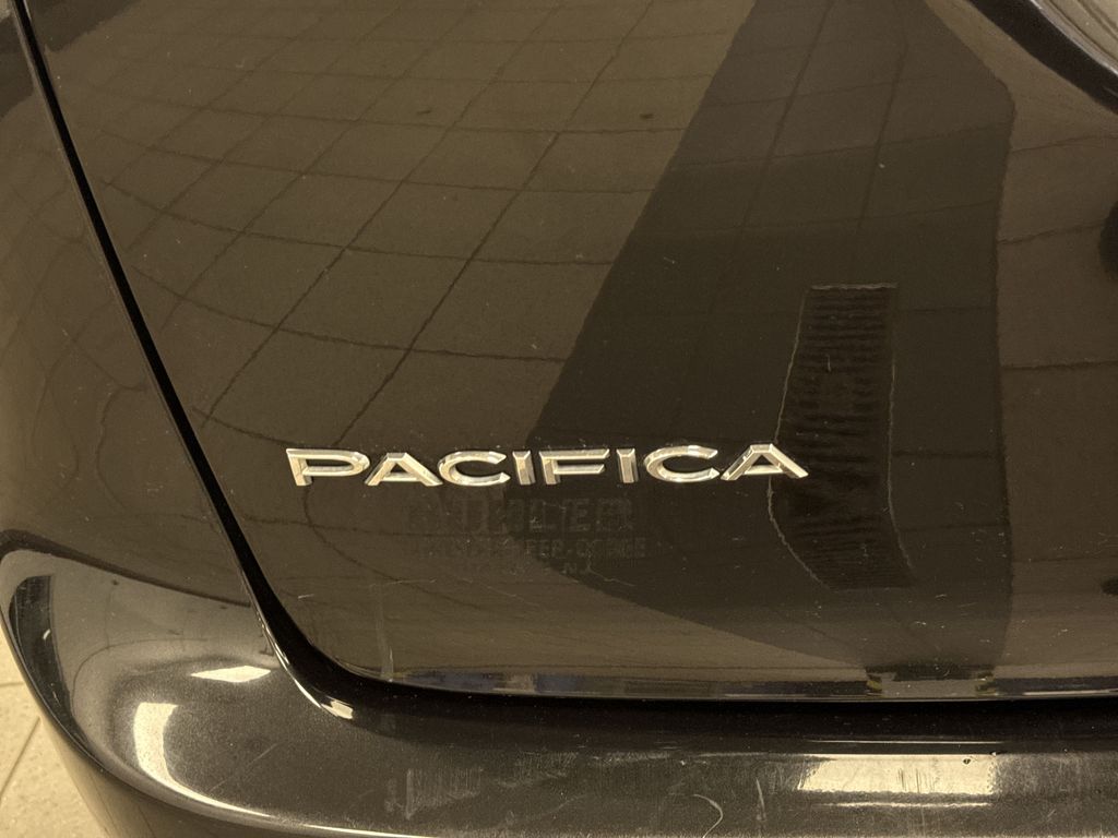 Thumbnail: 2017 Chrysler Pacifica - 6