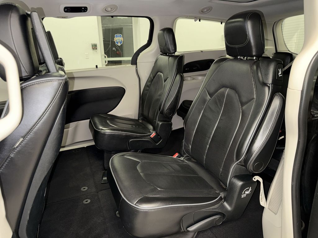 Thumbnail: 2017 Chrysler Pacifica - 12