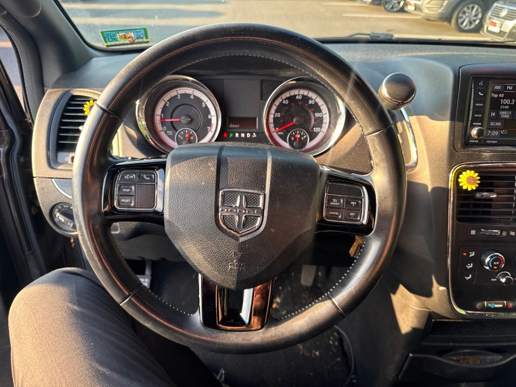 Thumbnail: 2018 Dodge Grand Caravan - 2