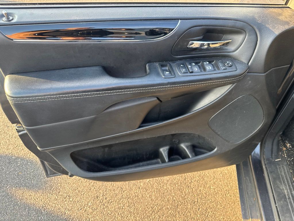 Thumbnail: 2018 Dodge Grand Caravan - 20