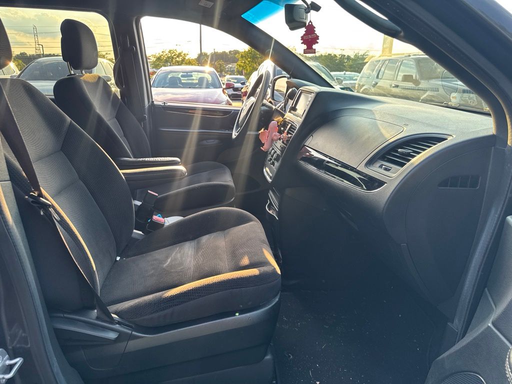 Thumbnail: 2018 Dodge Grand Caravan - 12