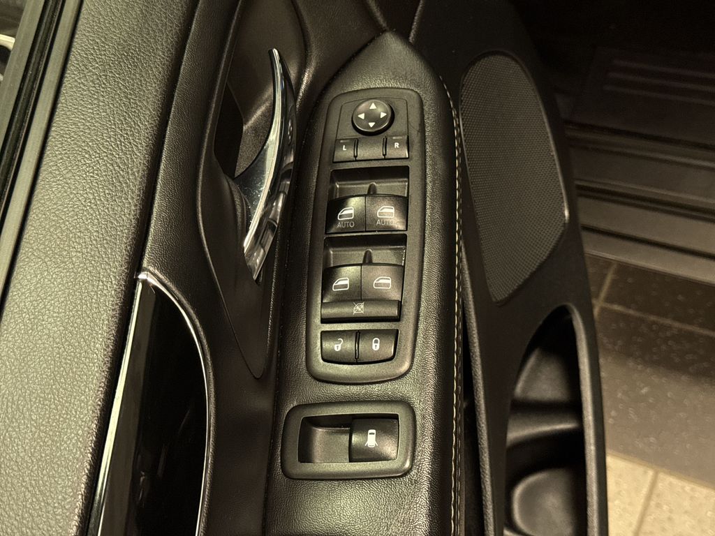 Thumbnail: 2018 Dodge Grand Caravan - 12