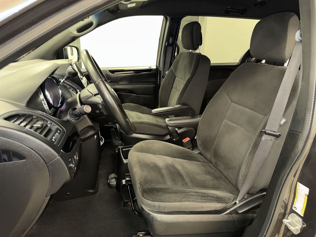 Thumbnail: 2018 Dodge Grand Caravan - 8
