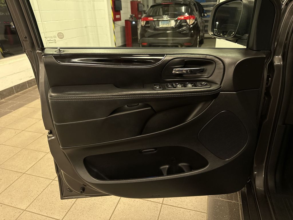 Thumbnail: 2018 Dodge Grand Caravan - 29