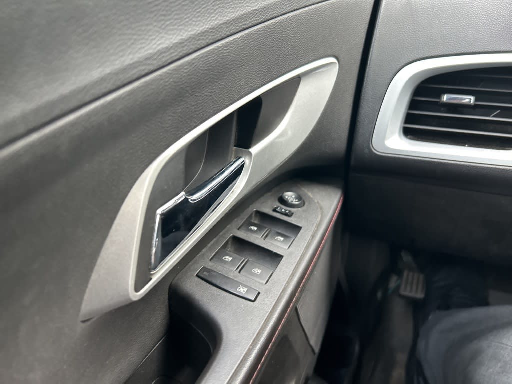 Thumbnail: 2011 Chevrolet Equinox - 16