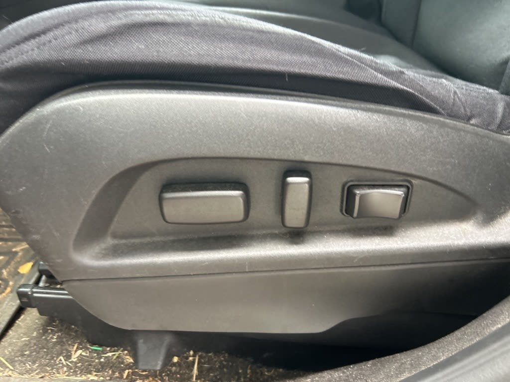 Thumbnail: 2011 Chevrolet Equinox - 19