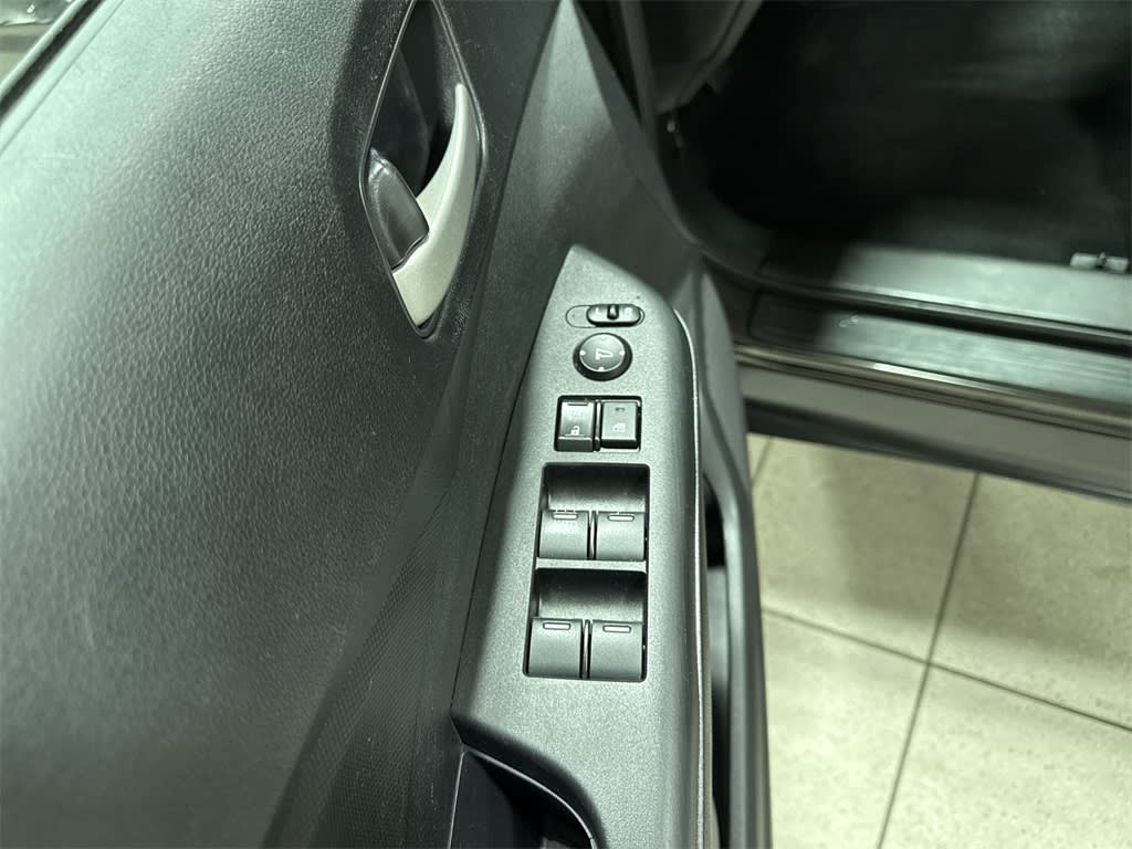 2014 Honda CR-V LX 23