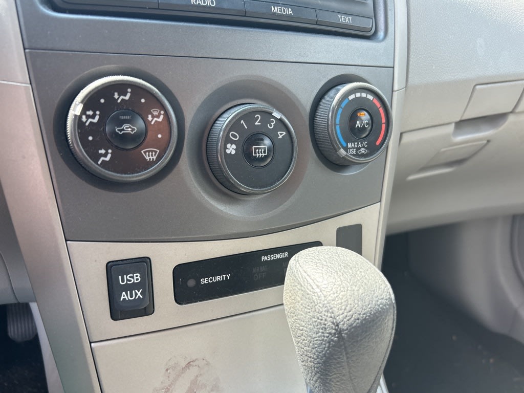 Thumbnail: 2012 Toyota Corolla - 17