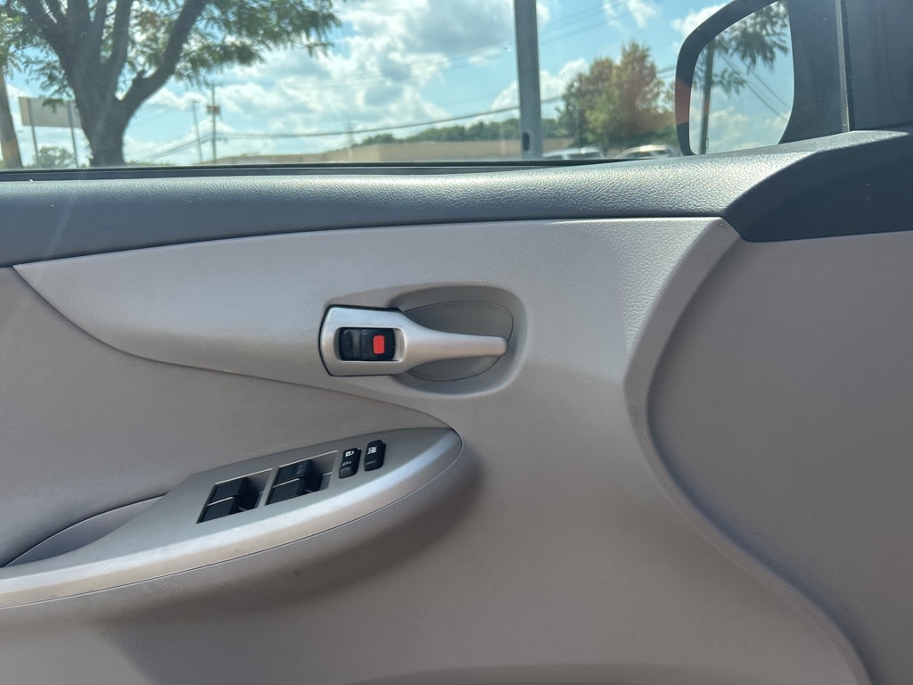 Thumbnail: 2012 Toyota Corolla - 19